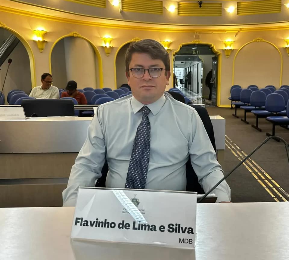 Flavinho busca providências urgentes para demora em atendimentos de Saúde