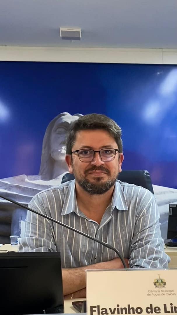 Flavinho questiona cumprimento de 22 leis aprovadas pela Câmara de Poços