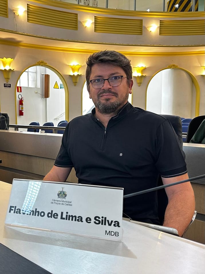 Flavinho questiona falta de comunicação antecipada de obra na João Pinheiro e cobra cumprimento de lei