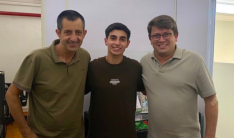 Diploma de Mérito Esportivo: Flavinho homenageia Luiz Antônio Santos Crivelari