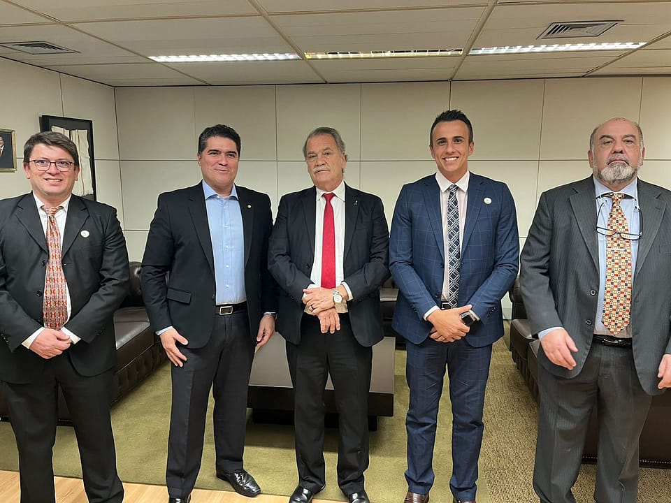 Flavinho e Dofu participam de reunião no TCE e acompanham apuração de denúncias feitas sobre convênio com Salto de Pirapora